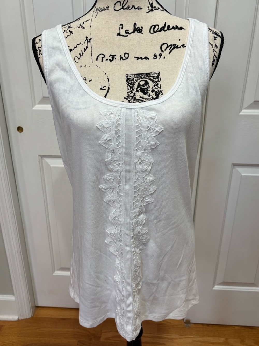 Old Navy 2XL White Lace-Front Scoop Tank NWOT